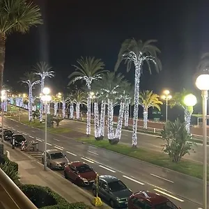 Apartment Beachfront Promenade Apartment: Sea Views And Easy Beach Access, Nice